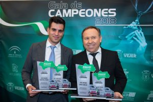 Aznar y Galán, con sus respectivos trofeos