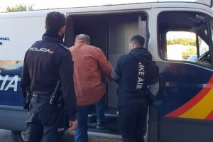 El detenido tiene 68 años de edad.