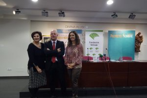 Ana Mazón, directora de Proyecto Hombre Almería (derecha), en la presentación.