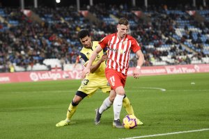 Demirovic ha llegado para dar un toque diferente al ataque.