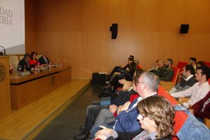 El rector de la UAL, Carmelo Rodríguez, y la decana, Encarnación Carmona, presidieron el acto