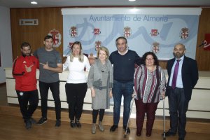 Foto de familia después de la presentación.