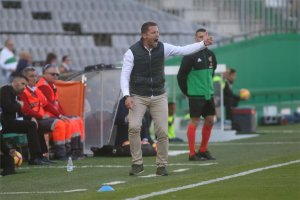 Curro Torres en el banquillo de El Arcángel.