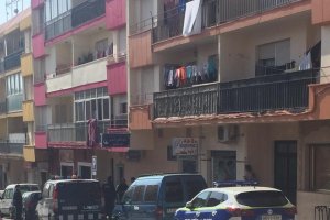 Momento de la actuación de la Policía Local en Santa María del Águila.