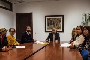 Reunión del alcalde con las AMPA de los colegios Posidonia y Las Salinas.