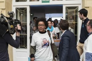 Ana Julia Quezada entra en un acto durante la búsqueda