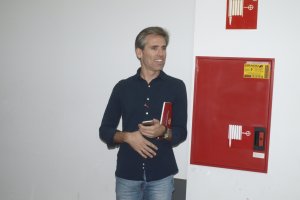 Miguel Corona también hace sus cuentas.