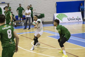 Álex Fernández en acción.