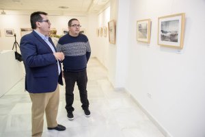 El artista junto al diputado de Cultura.