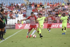 Álvaro Giménez en una jugada del partido disputado en el Mediterráneo.