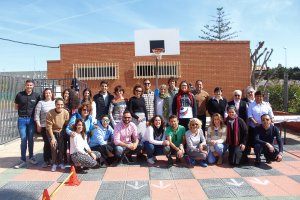 El Claustro de Profesores, con la directora al frente y la Comunidad de religiosas.