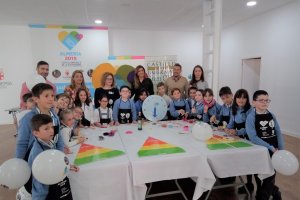 Alumnos de 3º de Primaria del colegio La Milagrosa disfrutando de los talleres.