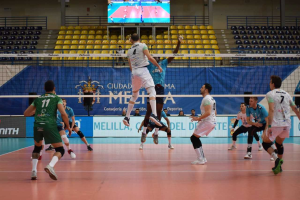 Manu Parres atacando la pista rival.