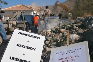 Derribo años atrás de una casa ilegal en el Almanzora.