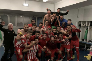 Repetir esta imagen en El Molinón exige una infinita humildad.