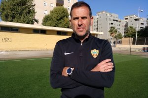 Esteban Navarro, este viernes en el campo de la Vega de Acá.