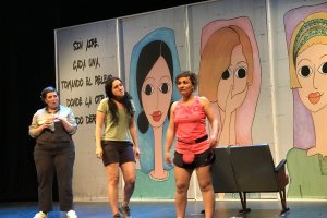 Las actrices M. Galera, E. Quiñones y C. Pérez en esta pieza trágico-cómica.