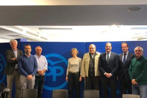 Representantes de armadores y cofradías en el encuentro mantenido ayer en la sede del PP en Madrid.