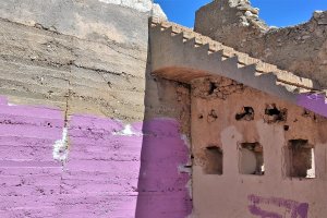 Una de las pintadas olvidadas por el plan de limpieza de la Junta.