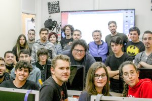 Luis Salvador, con el alumnado de EISO tras su charla.