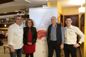 Los Escánez, padre e hijo, con Jose Álvarez y la alcaldesa