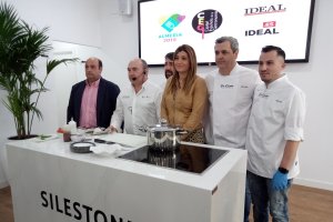 Los chefs durante la presentación de la actividad