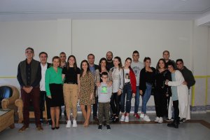 La responsables de Comunicación y Animación de la Cadena junto a los asistentes a la presentación.