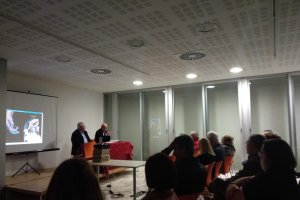 Momento de la presentación del libro en la Almedina.