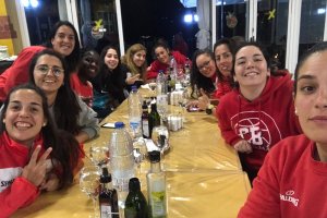 Las jugadoras almerienses disfrutan dentro y fuera de la pista.