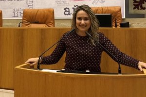 Rosa Maldonado, durante una visita al Parlamento de La Rioja.