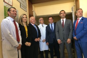 Autoridades junto al consejero en Torrecárdenas.