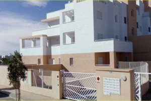 Residencial  con varias viviendas a la venta en el barrio almeriense de Retamar.