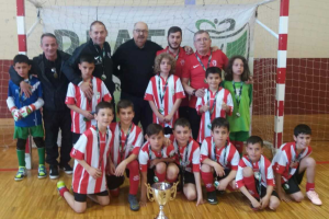 Los niños de Almería con la copa.
