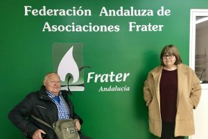Antonio Martín junto a la técnico, Charo Martínez, en la sede de Frater Andalucía.