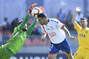 Dani Romera es un peligro en el área rival.