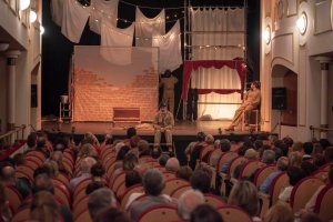 Un Teatro Apolo lleno asiste al estreno de las Jornadas del Siglo de Oro.