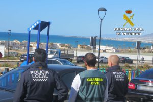 Agentes de la Policía Local y Guardia Civil han colaborado en la investigación.