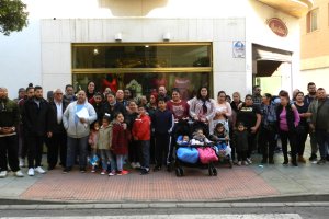 Concentración de vecinos a las puertas del Ayuntamiento pidiendo soluciones.