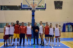 Visita de Juanjo Segura a la familia del ISE CB Almería.