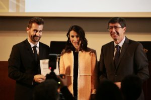 Javier Pajarón junto a la directora general de Políticas Migratorias y el vicepresidente de la Junta. (Foto: @JusticiaJunta)