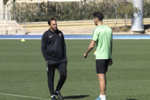 Fran Fernández hablando con Juan Ibiza en el Anexo.