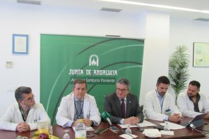 Delegado, director de la Agencia Sanitaria Poniente y representantes sanitarios presentan ‘Proyecto Ininur\'.
