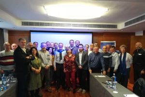 Foto de familia de los asistentes.