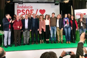 Susana Díaz en una foto de familia con los candidatos a ls elecciones municipales de la Alpujarra almeriense.