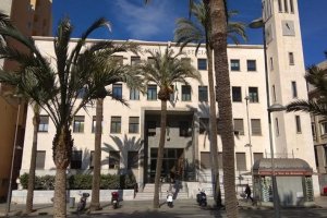 Fachada del edificio de la Audiencia provincial de Almería.