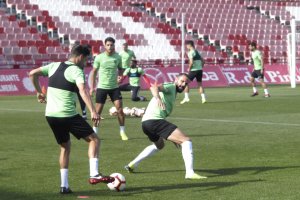 Rondos antes de entrar en los ejercicios tácticos.