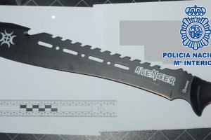 Machete que llevaba uno de los detenidos por la Policía Nacional.