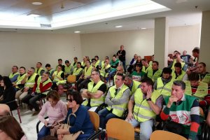Salón de plenos repleto de miembros de la Policía Local y representantes sindicales poniendo sobre la mesa su malestar.