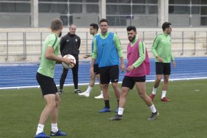 Luis Rioja se incorporó al trabajo con los compañeros.