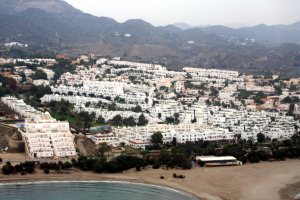 Pueblo indalo (en la imagen) reabre sus apartamentos el próximo martes 9 de abril.